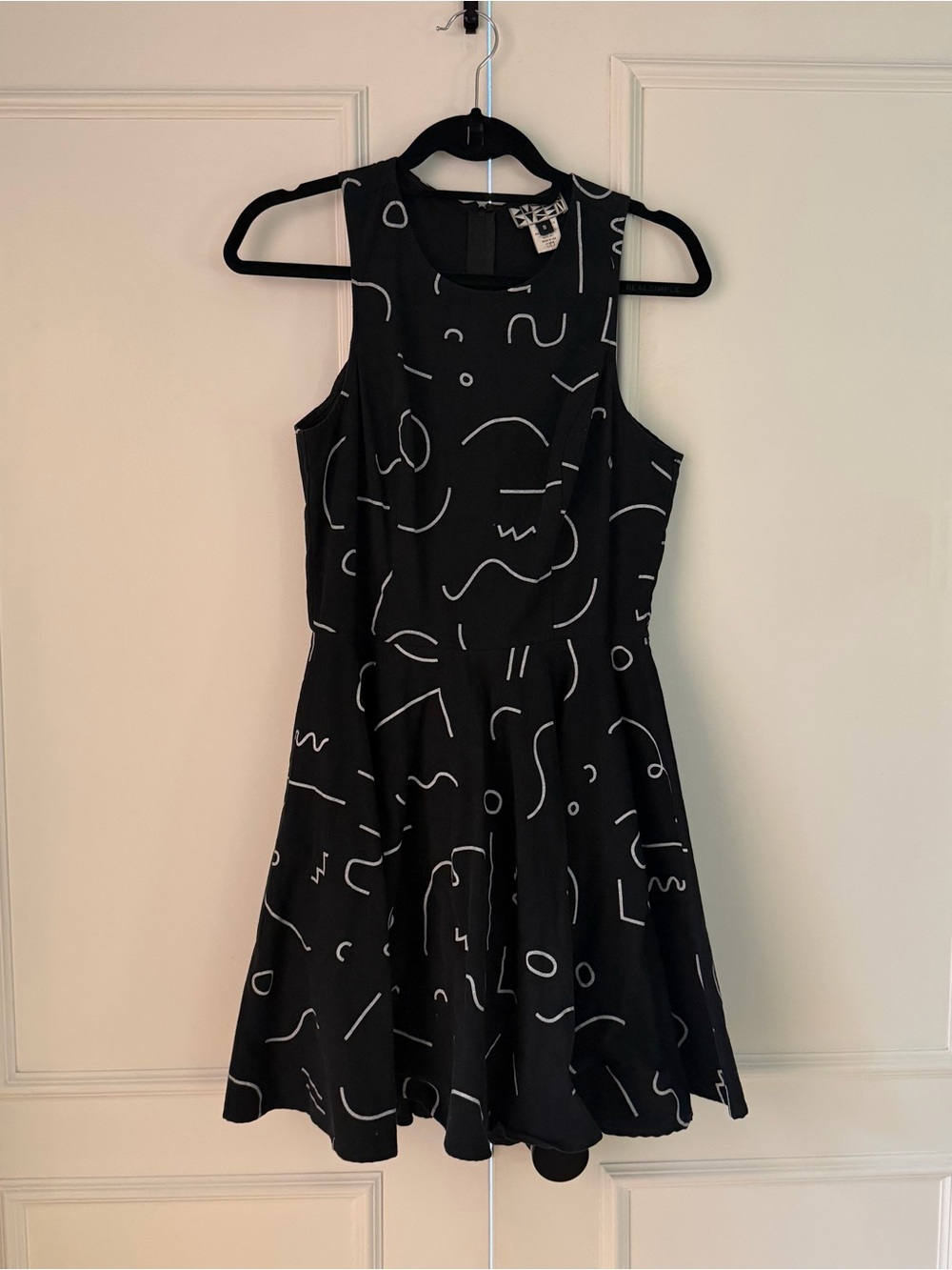 DUSEN DUSEN BLACK & WHITE PRINT DRESS